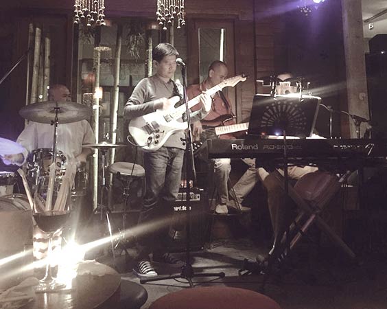 Bar: Le Petit Wine Bar in Chiang Rai