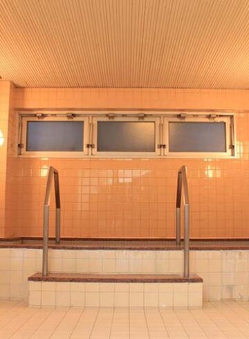 T and K Hostel Kobe Sannomiya East Bathroom