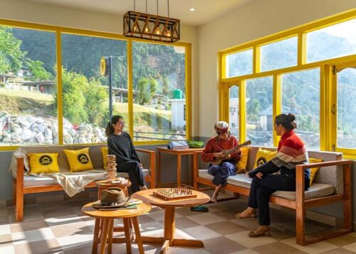 The Hosteller Kareri lounge